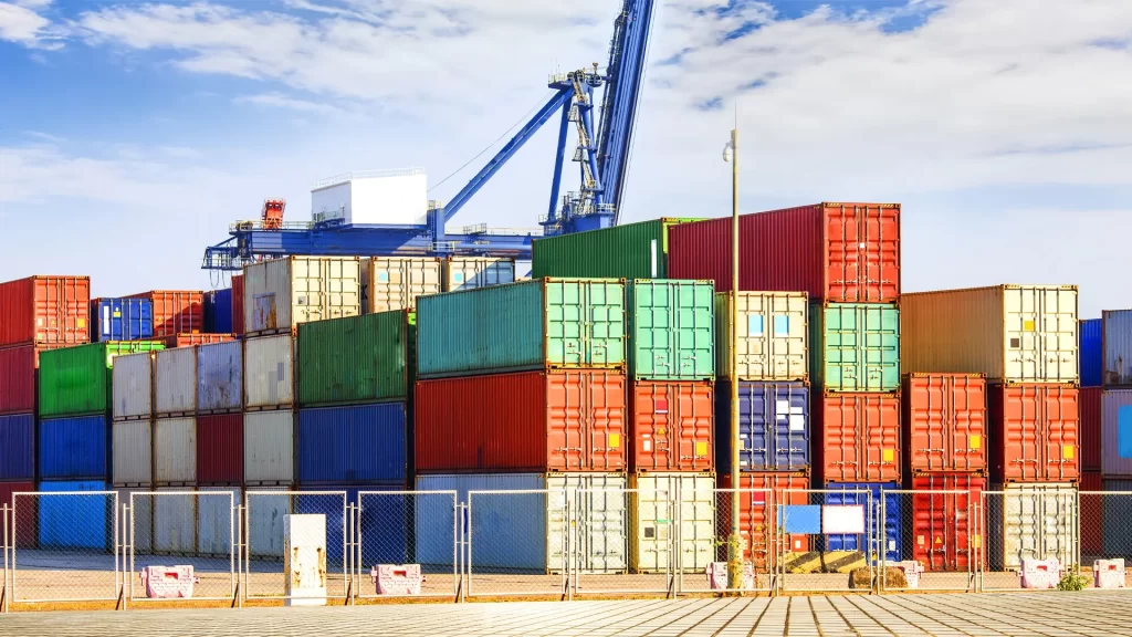 How a Container Ship Secures Containers